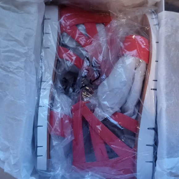 Calvin Klein New Coral Sandals. - Picture 2 of 4